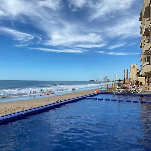 Marina Del Sol Directly On The Ocean 102 Apartamento
